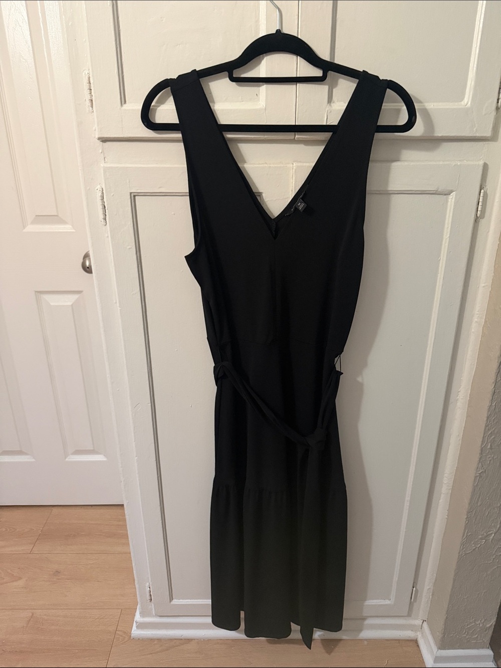 Banana Republic Black Sleeveless V-Neck Midi Dress